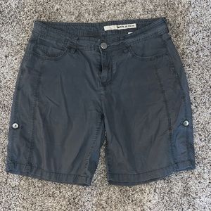 DKNY women’s size 6 grey shorts
